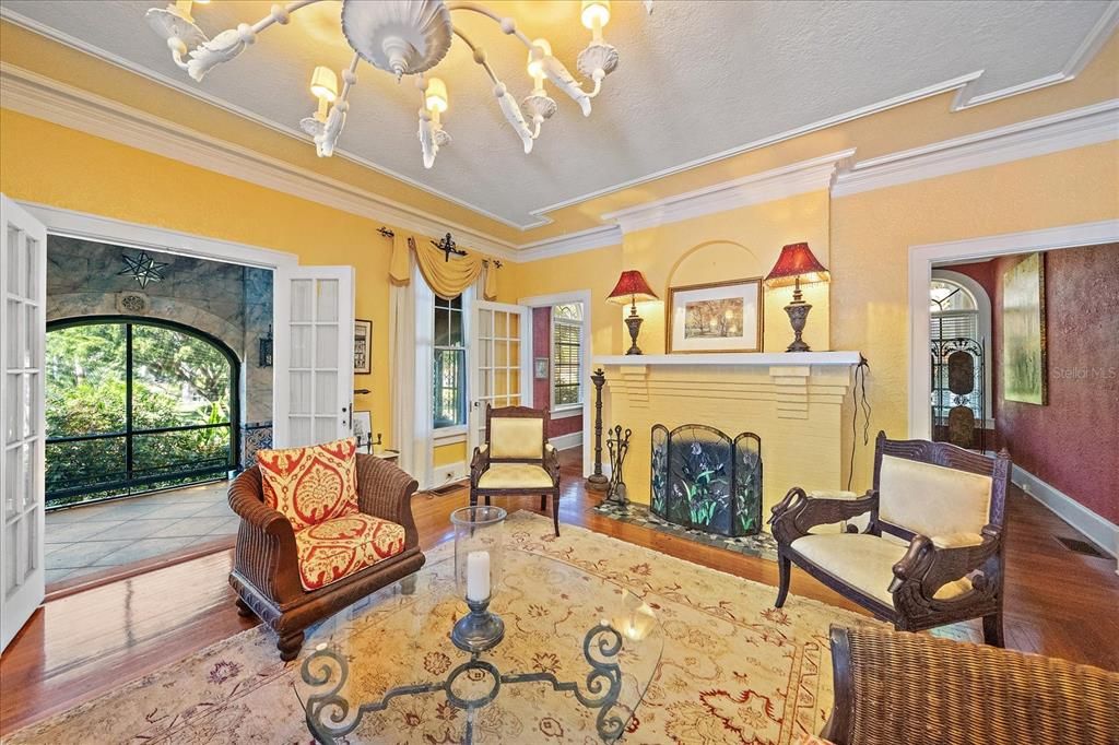 For Sale: $2,000,000 (6 beds, 5 baths, 4512 Square Feet)