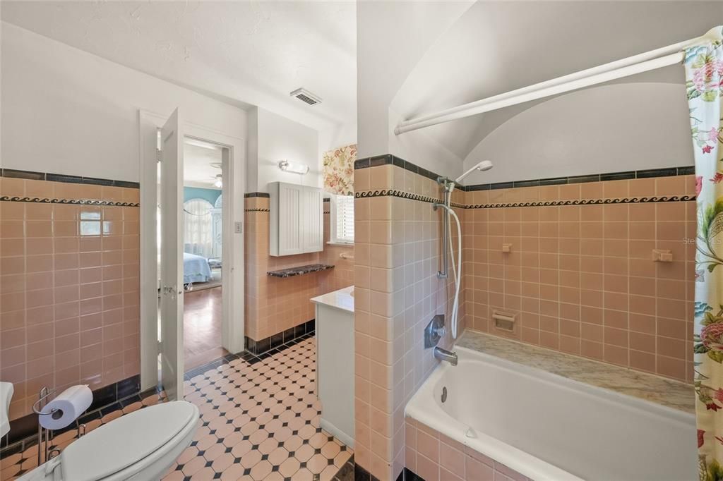 For Sale: $2,000,000 (6 beds, 5 baths, 4512 Square Feet)