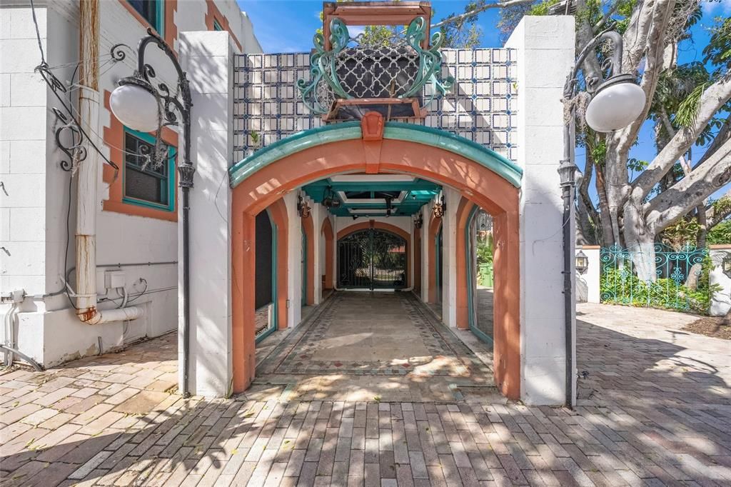 For Sale: $2,000,000 (6 beds, 5 baths, 4512 Square Feet)