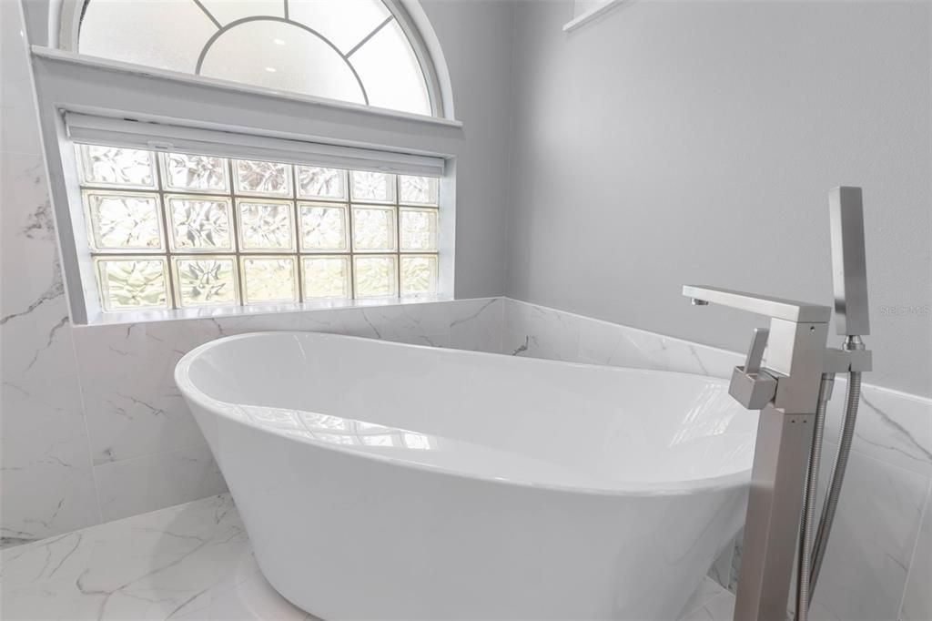 待售: $625,000 (3 贝兹, 2 浴室, 2158 平方英尺)