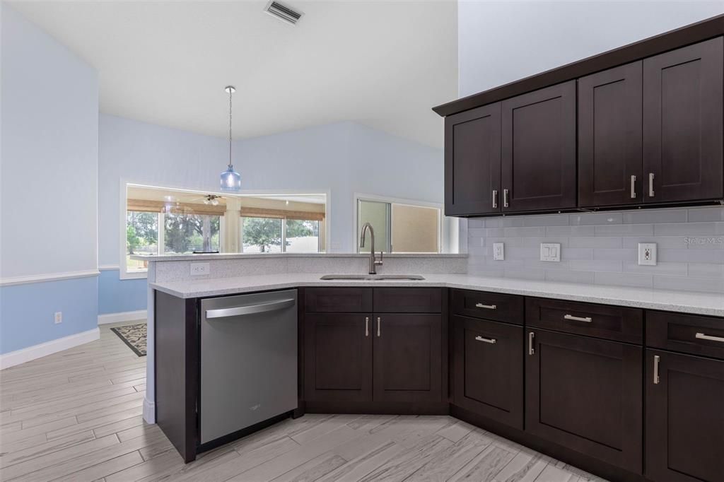 待售: $625,000 (3 贝兹, 2 浴室, 2158 平方英尺)