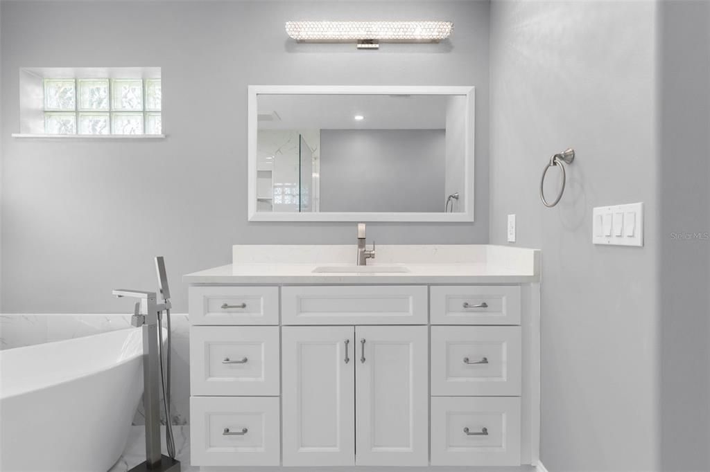 待售: $625,000 (3 贝兹, 2 浴室, 2158 平方英尺)