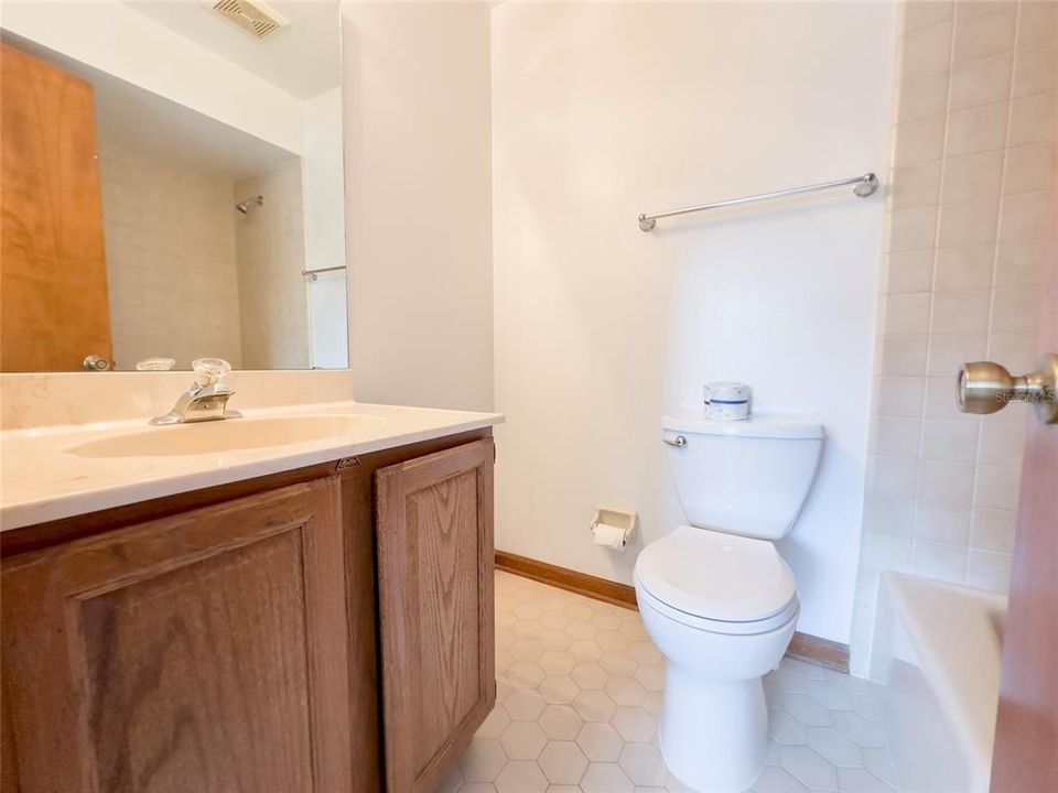 For Sale: $275,000 (2 beds, 2 baths, 1408 Square Feet)