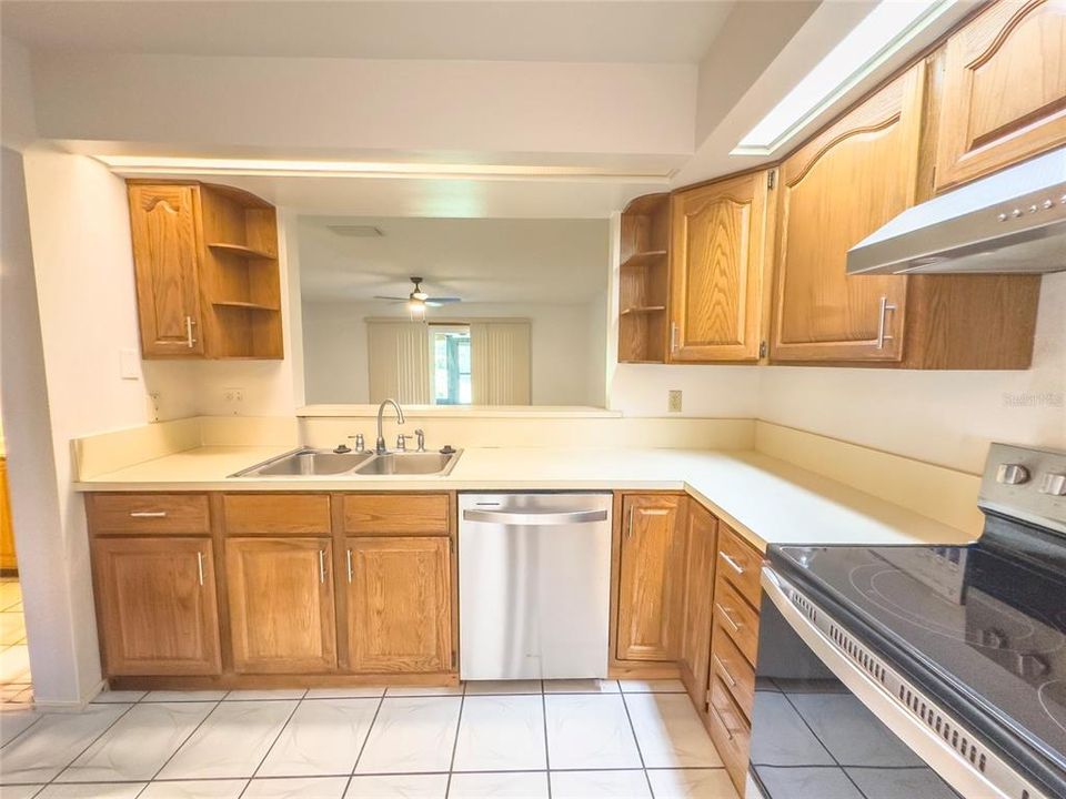 For Sale: $275,000 (2 beds, 2 baths, 1408 Square Feet)