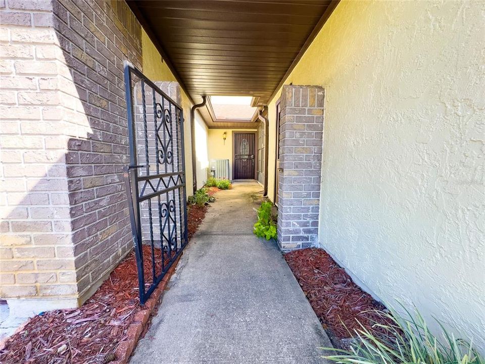 For Sale: $275,000 (2 beds, 2 baths, 1408 Square Feet)