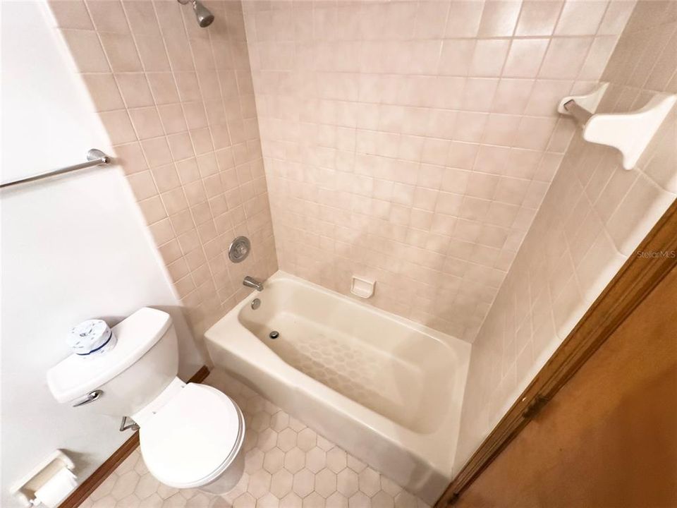 For Sale: $275,000 (2 beds, 2 baths, 1408 Square Feet)