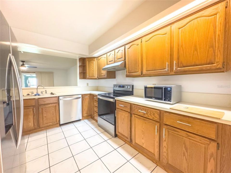 For Sale: $275,000 (2 beds, 2 baths, 1408 Square Feet)