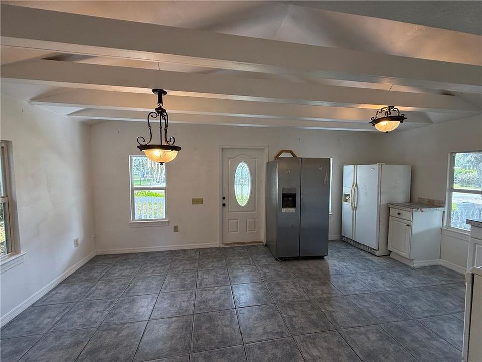 For Sale: $135,000 (2 beds, 1 baths, 680 Square Feet)