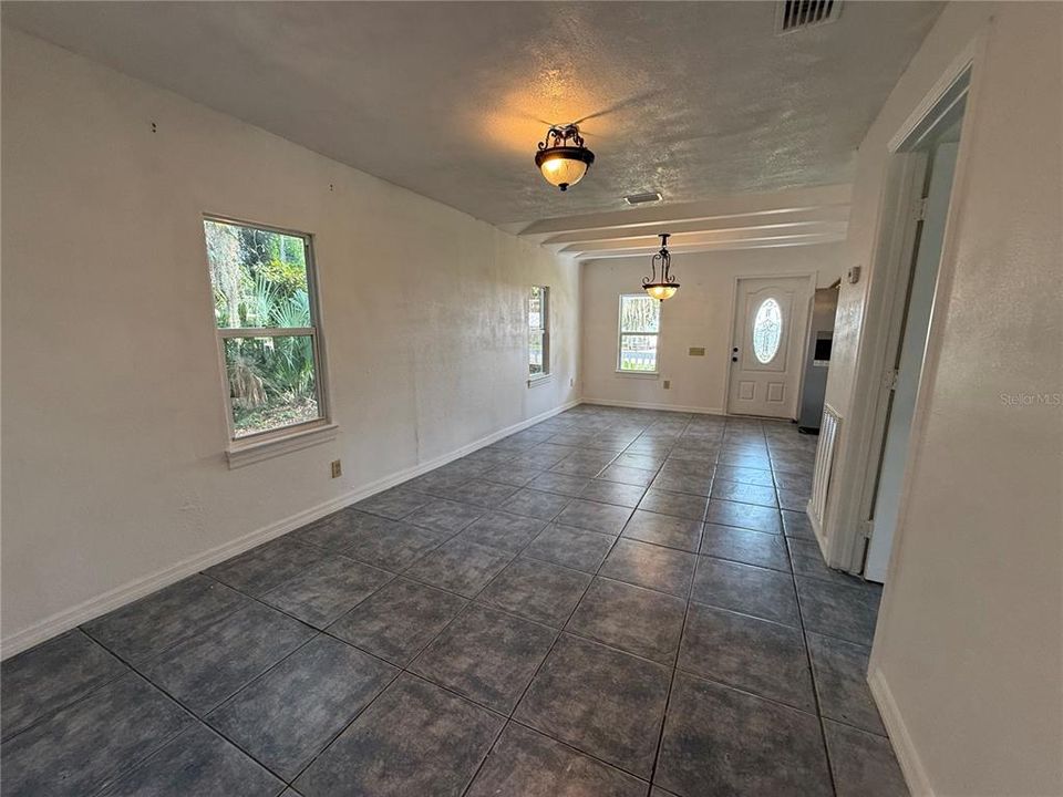 For Sale: $135,000 (2 beds, 1 baths, 680 Square Feet)