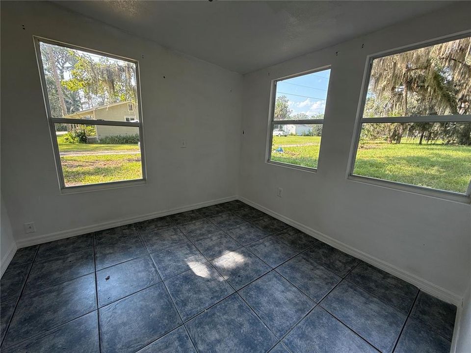 For Sale: $135,000 (2 beds, 1 baths, 680 Square Feet)