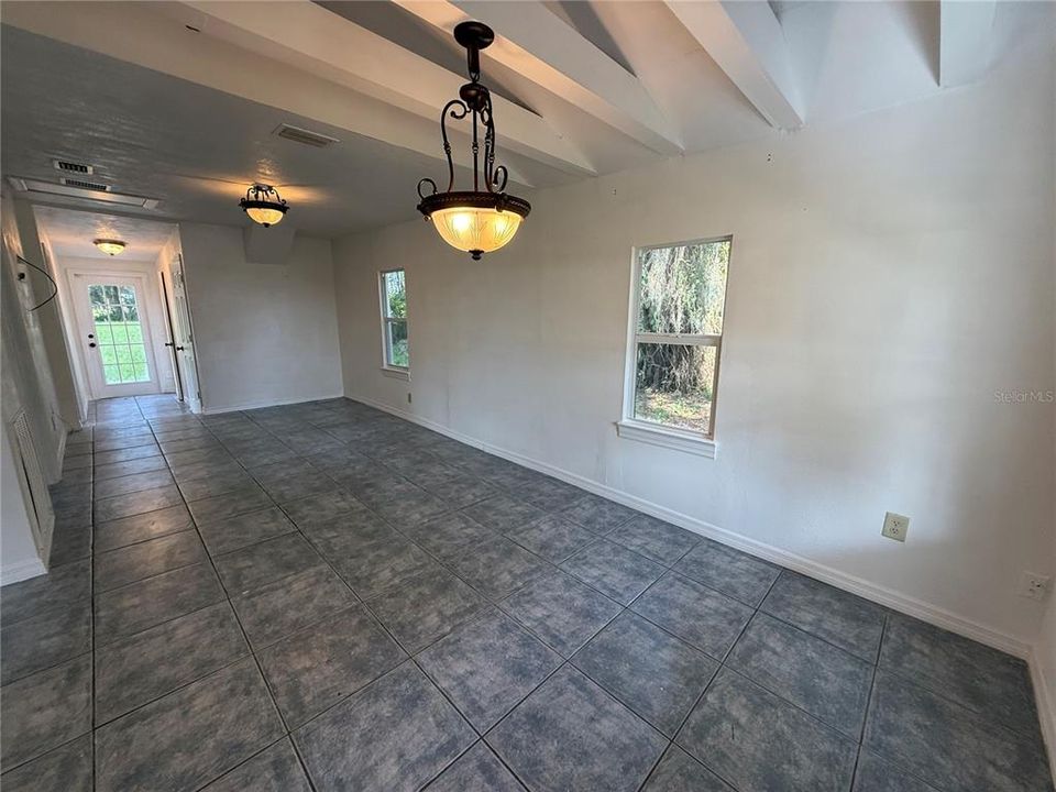 For Sale: $135,000 (2 beds, 1 baths, 680 Square Feet)