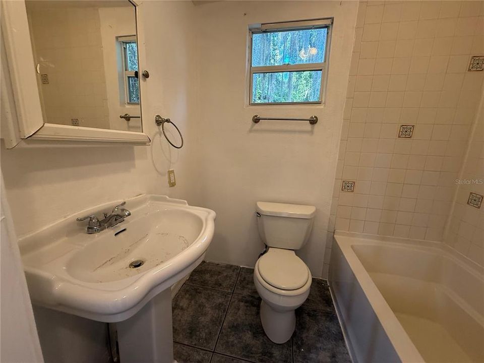 For Sale: $135,000 (2 beds, 1 baths, 680 Square Feet)