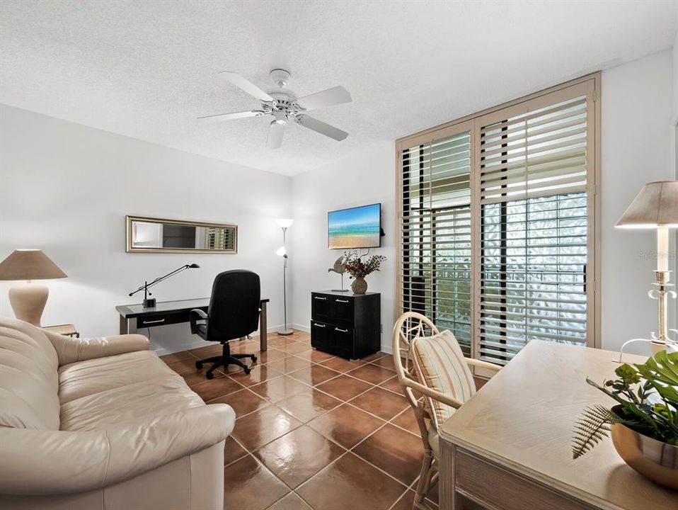 Под контрактом: $799,000 (3 спален, 2 ванн, 2039 Квадратных фут)