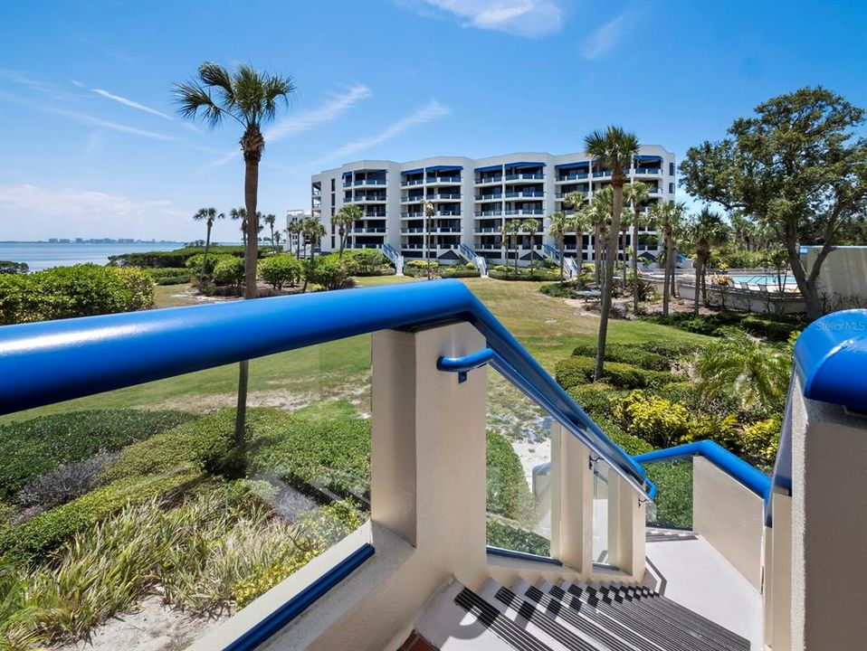 Под контрактом: $799,000 (3 спален, 2 ванн, 2039 Квадратных фут)