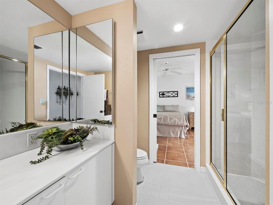 Под контрактом: $799,000 (3 спален, 2 ванн, 2039 Квадратных фут)