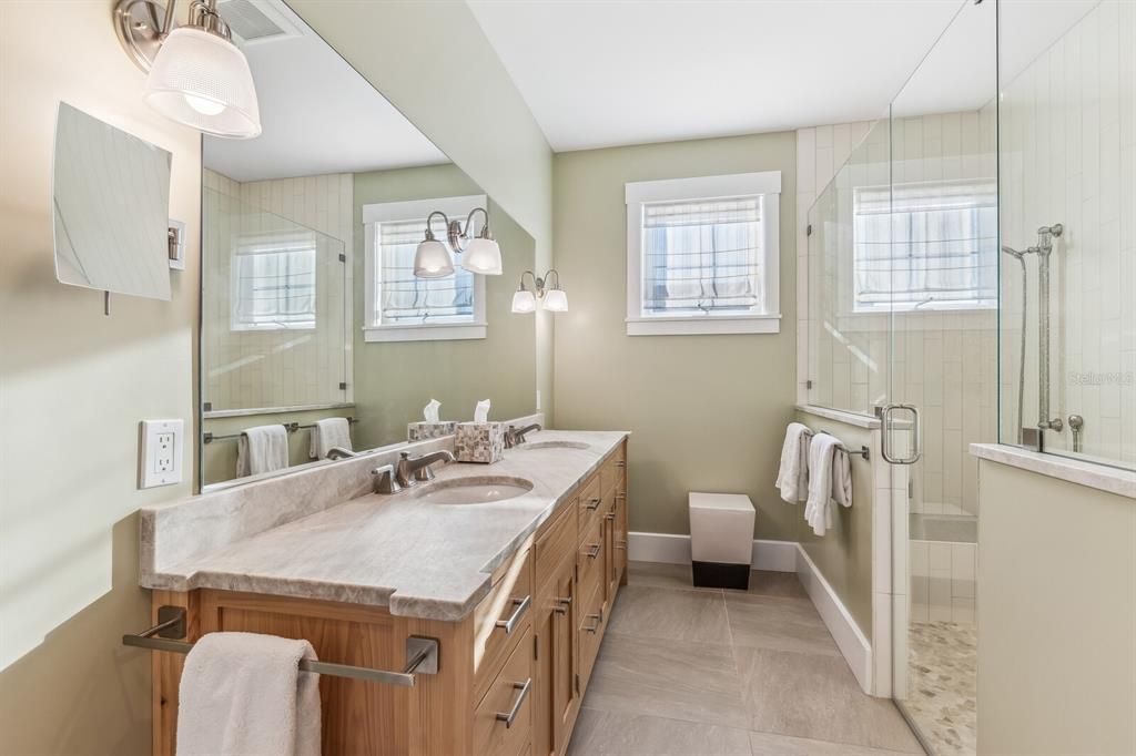 待售: $5,995,000 (5 贝兹, 5 浴室, 5036 平方英尺)