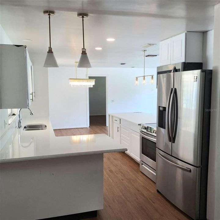 Activo con contrato: $2,500 (3 camas, 2 baños, 1558 Pies cuadrados)