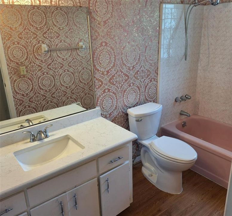 Activo con contrato: $2,500 (3 camas, 2 baños, 1558 Pies cuadrados)