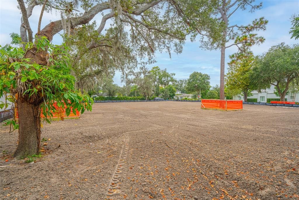 На продажу: $1,690,000 (0.51 acres)