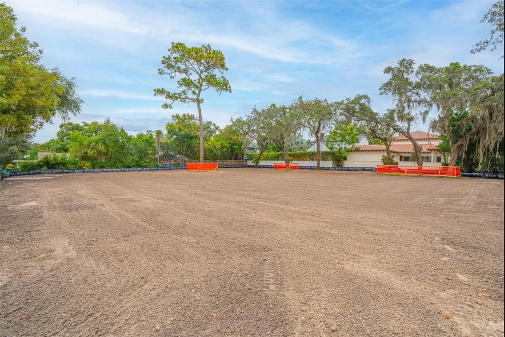 На продажу: $1,690,000 (0.51 acres)