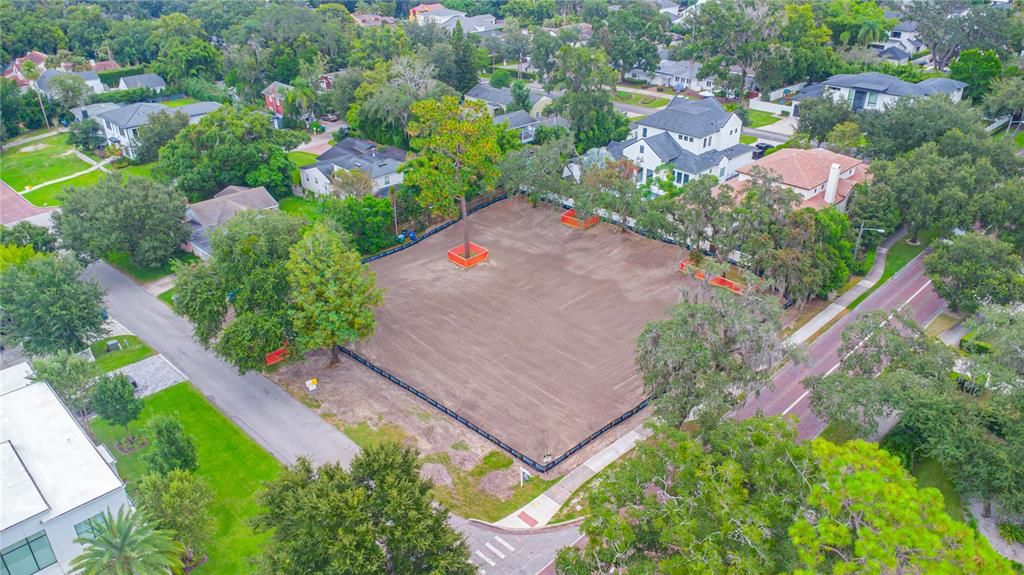 На продажу: $1,690,000 (0.51 acres)