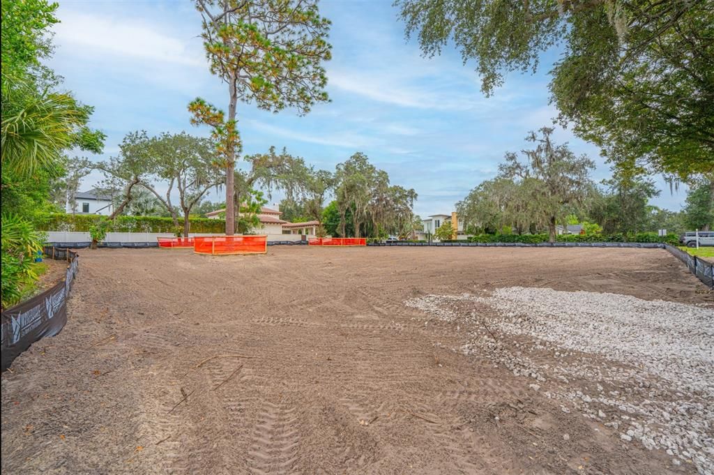 На продажу: $1,690,000 (0.51 acres)