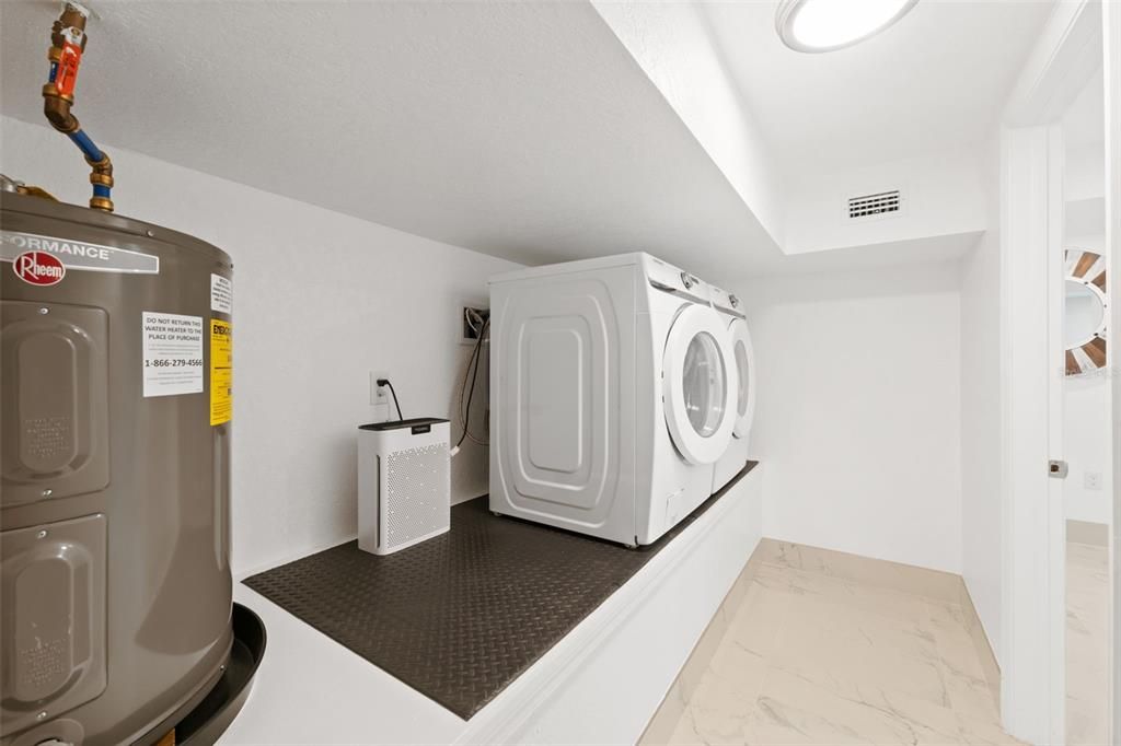 Active With Contract: $639,900 (5 beds, 4 baths, 2573 Square Feet)