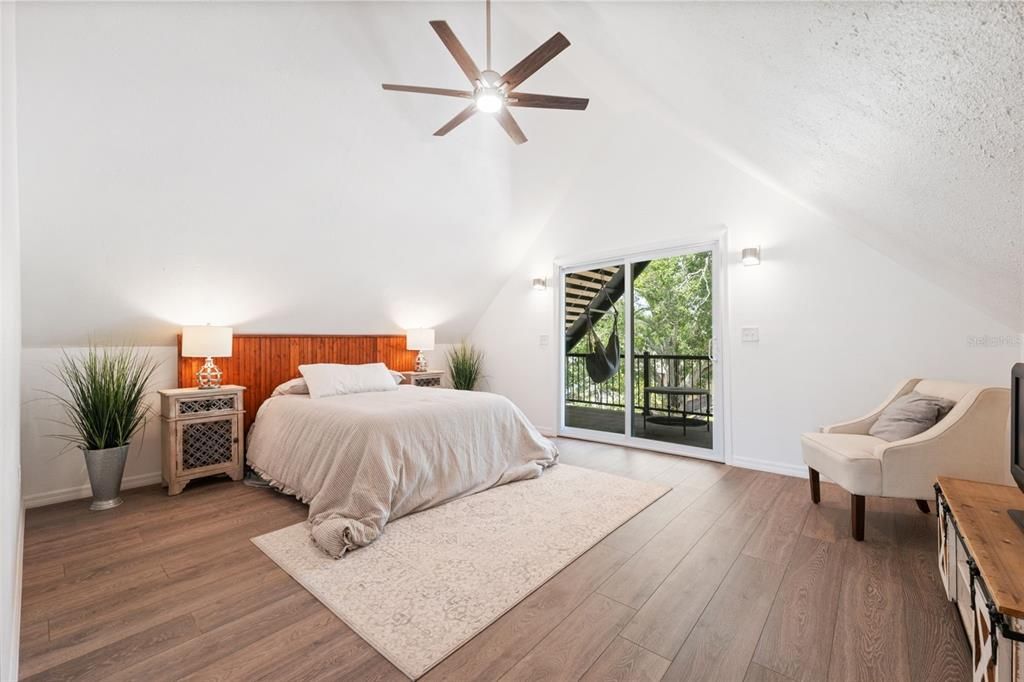 Active With Contract: $639,900 (5 beds, 4 baths, 2573 Square Feet)