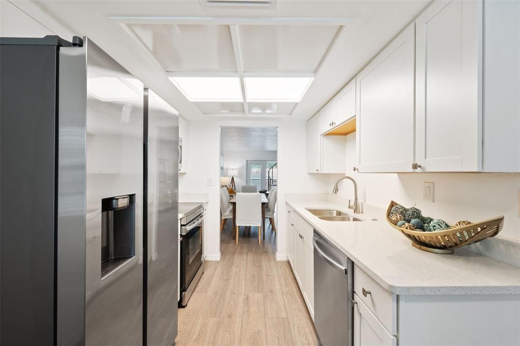 Active With Contract: $639,900 (5 beds, 4 baths, 2573 Square Feet)