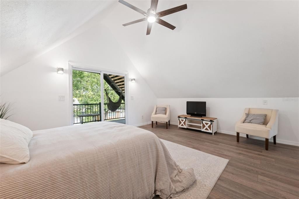 Active With Contract: $639,900 (5 beds, 4 baths, 2573 Square Feet)