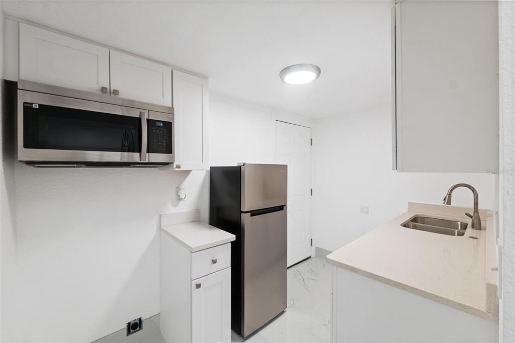 Active With Contract: $639,900 (5 beds, 4 baths, 2573 Square Feet)