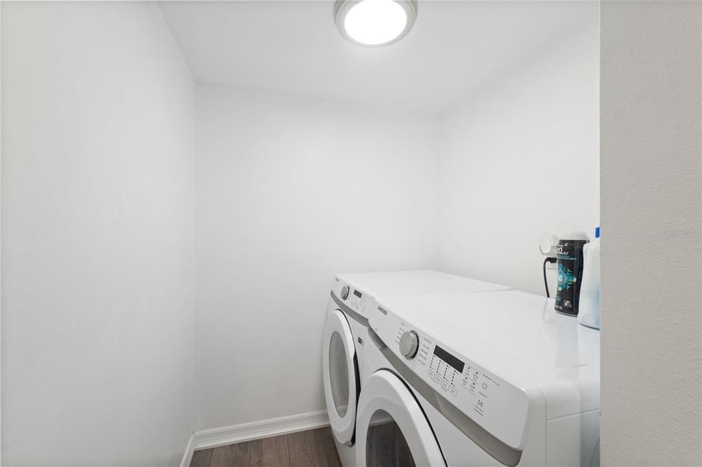 Active With Contract: $639,900 (5 beds, 4 baths, 2573 Square Feet)