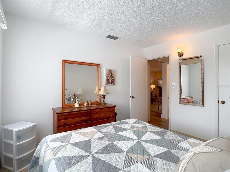 Под контрактом: $134,900 (2 спален, 2 ванн, 897 Квадратных фут)