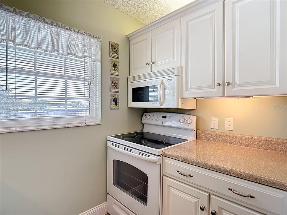 Под контрактом: $134,900 (2 спален, 2 ванн, 897 Квадратных фут)