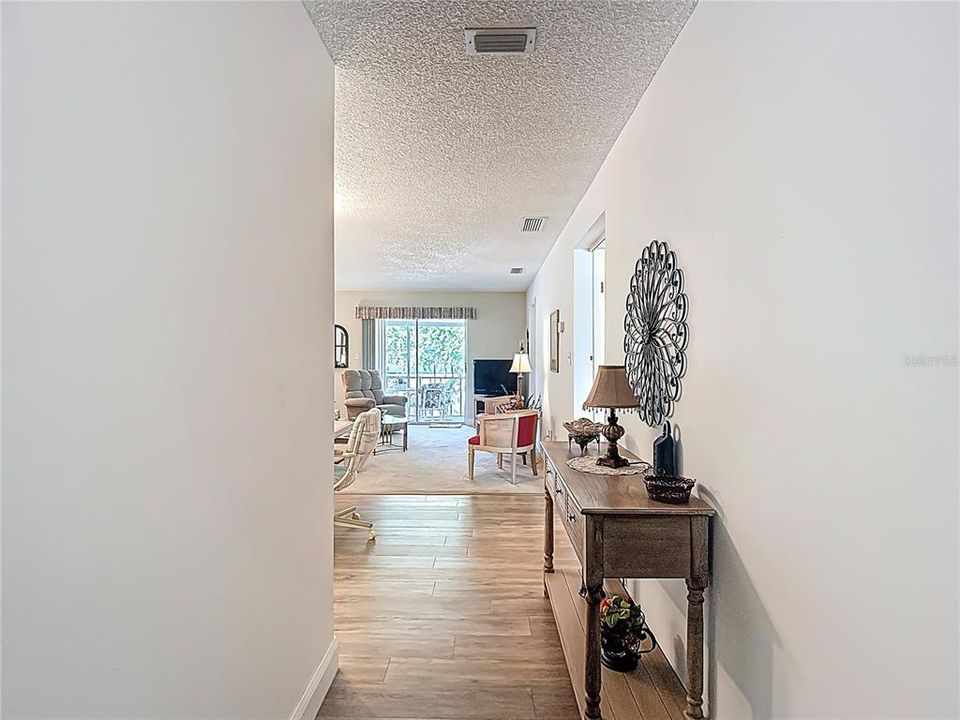 Под контрактом: $134,900 (2 спален, 2 ванн, 897 Квадратных фут)