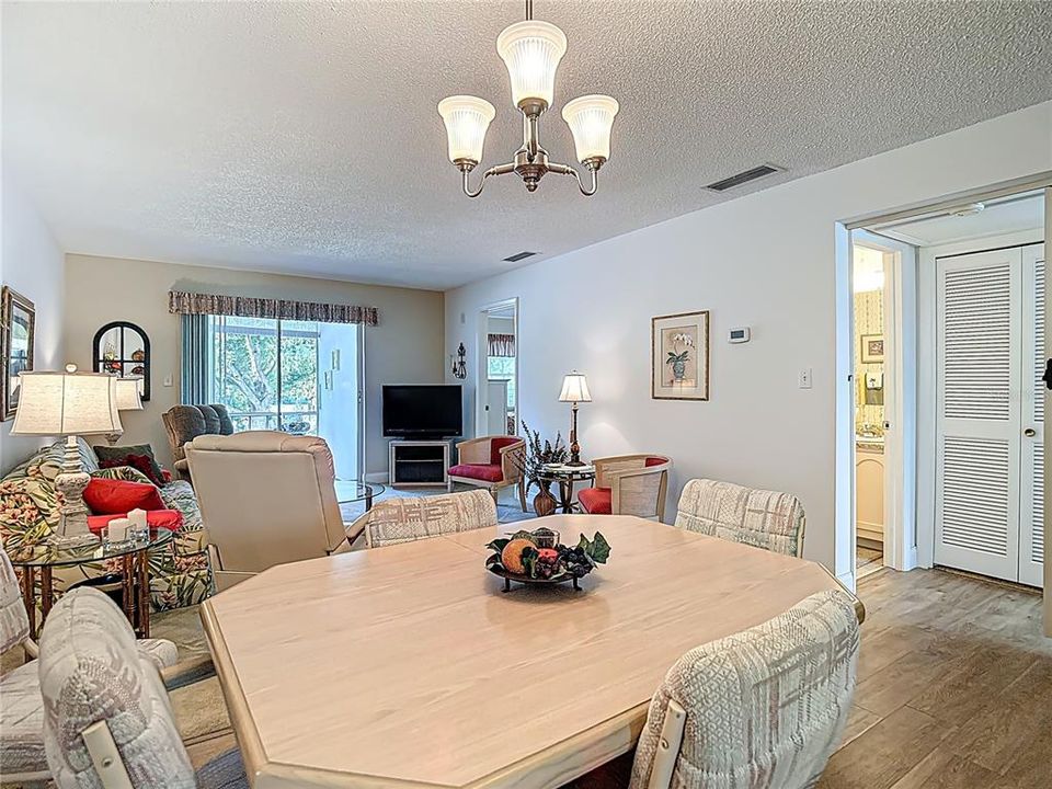 Под контрактом: $134,900 (2 спален, 2 ванн, 897 Квадратных фут)