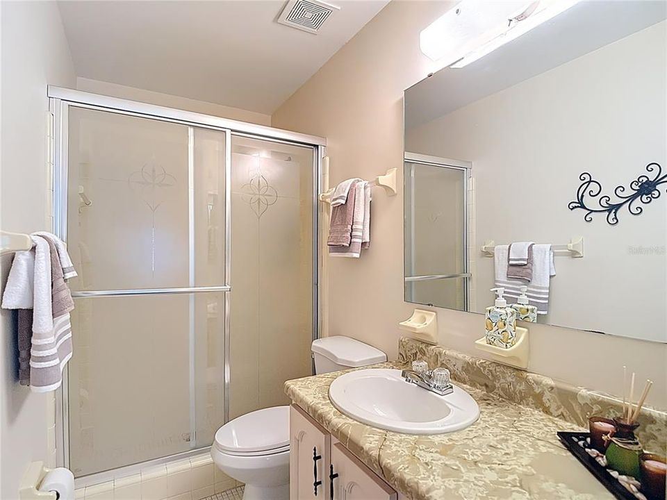 Под контрактом: $134,900 (2 спален, 2 ванн, 897 Квадратных фут)