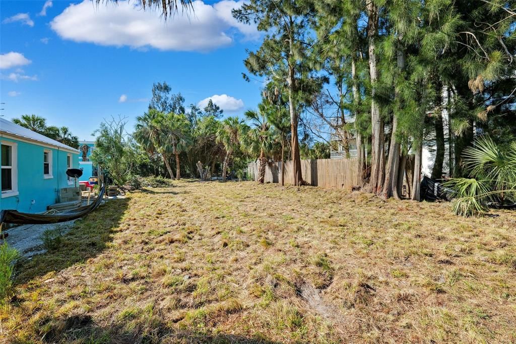 待售: $425,000 (0.09 acres)