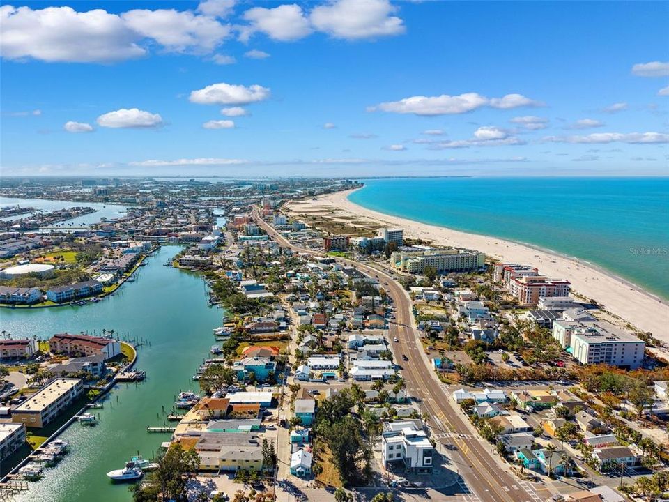 待售: $425,000 (0.09 acres)