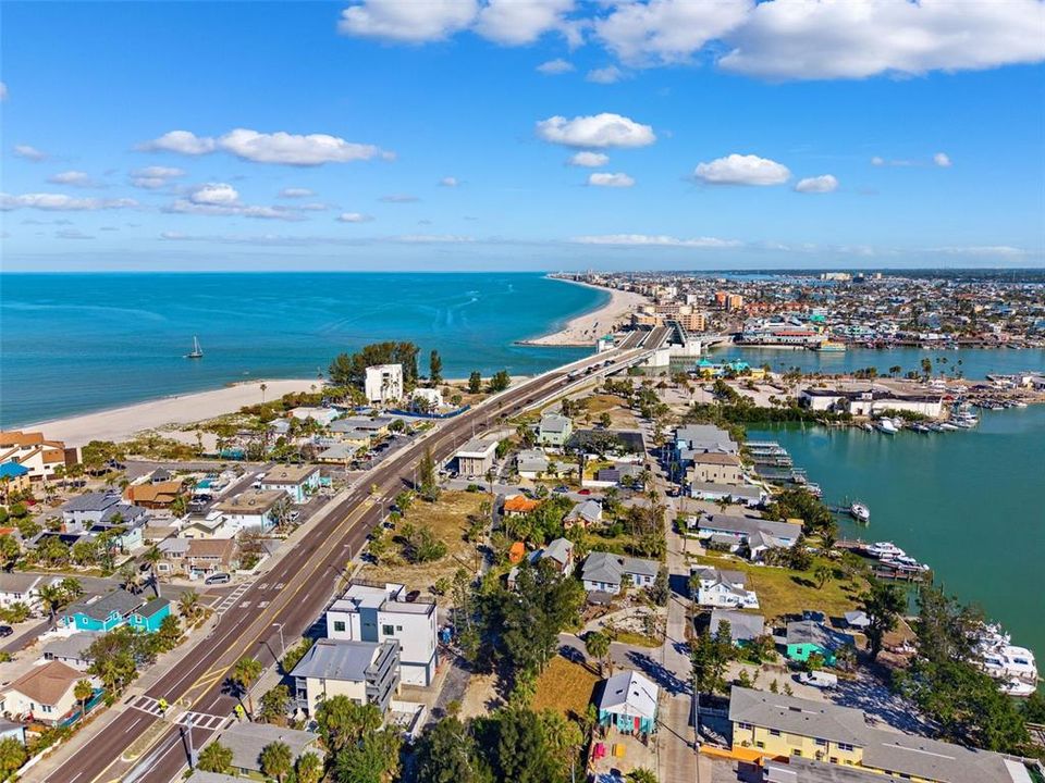 待售: $425,000 (0.09 acres)