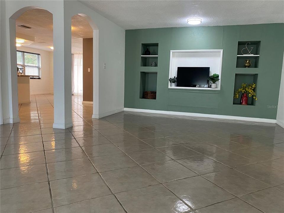 For Sale: $264,000 (3 beds, 2 baths, 1457 Square Feet)