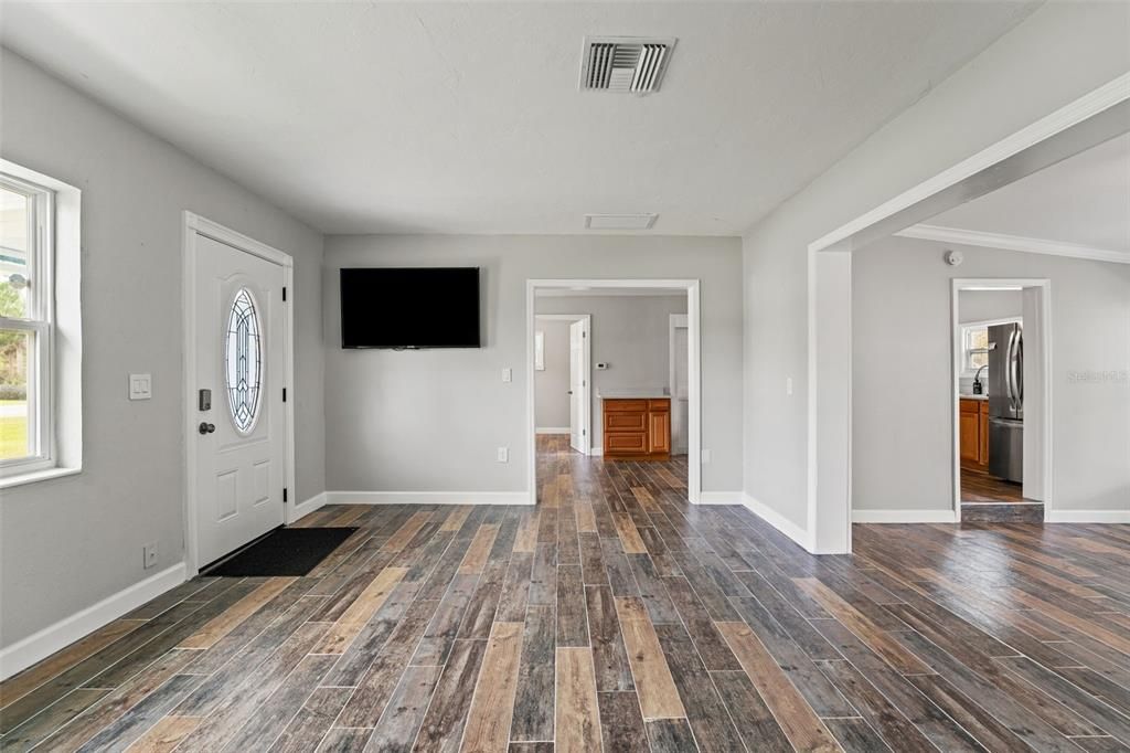 En Venta: $254,900 (4 camas, 2 baños, 1435 Pies cuadrados)