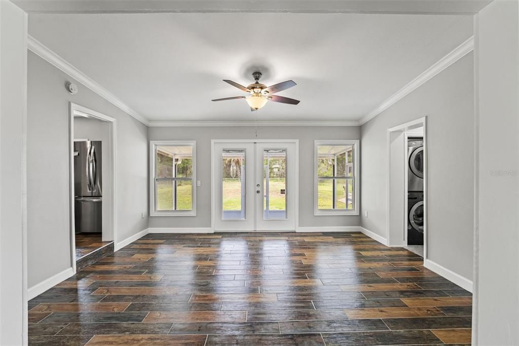 En Venta: $254,900 (4 camas, 2 baños, 1435 Pies cuadrados)