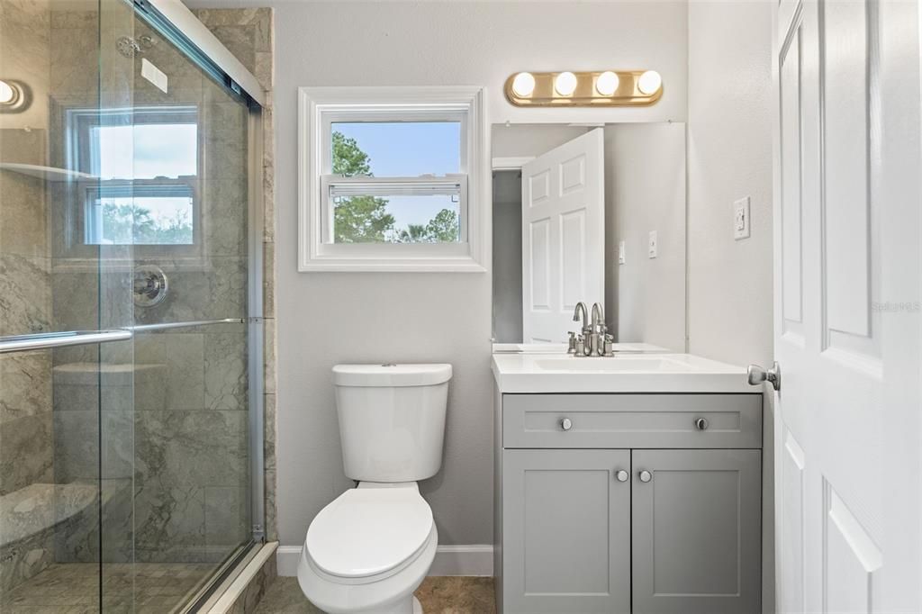 En Venta: $254,900 (4 camas, 2 baños, 1435 Pies cuadrados)