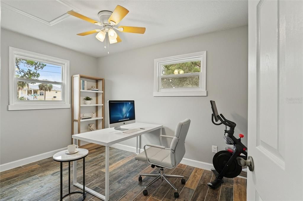 En Venta: $254,900 (4 camas, 2 baños, 1435 Pies cuadrados)