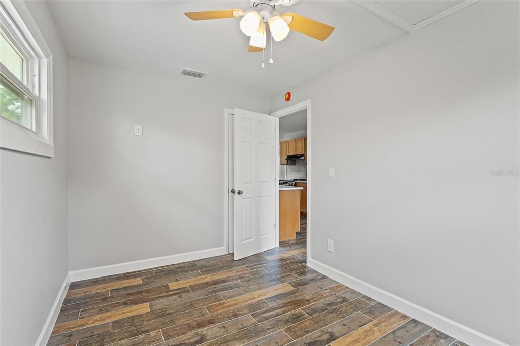 En Venta: $254,900 (4 camas, 2 baños, 1435 Pies cuadrados)