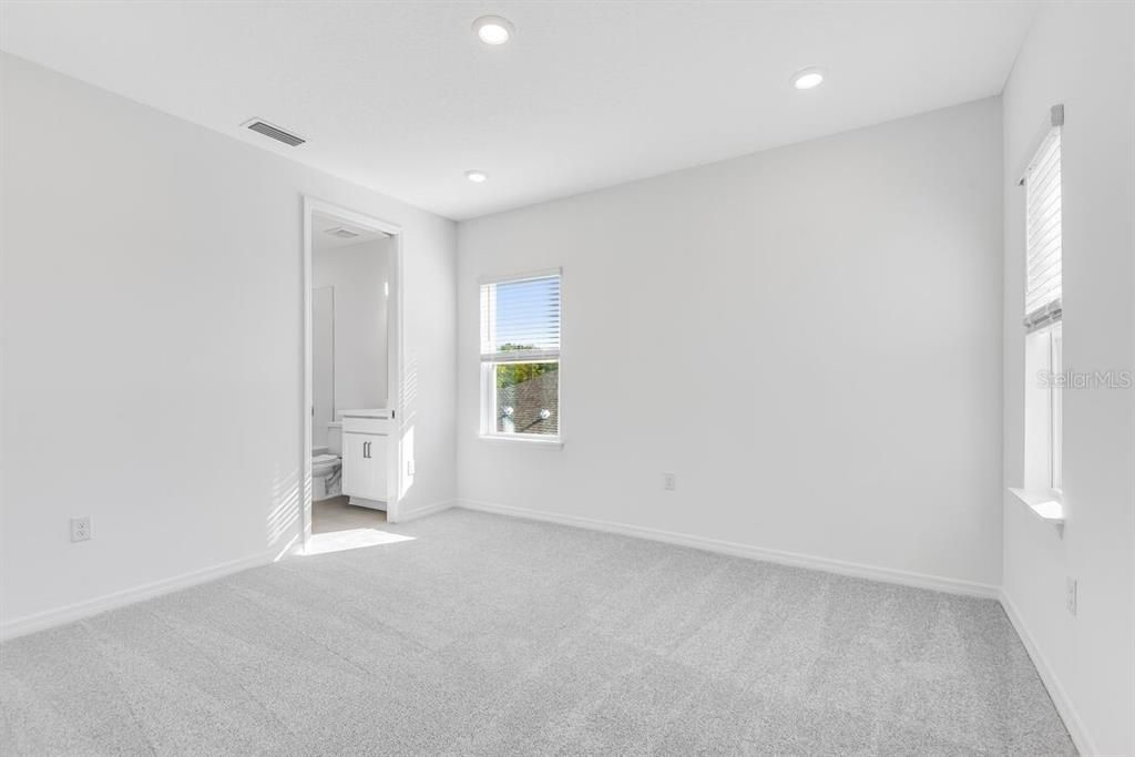 Activo con contrato: $546,019 (4 camas, 3 baños, 2600 Pies cuadrados)