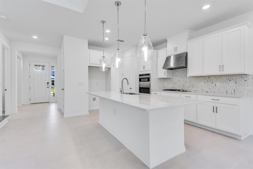 Activo con contrato: $546,019 (4 camas, 3 baños, 2600 Pies cuadrados)