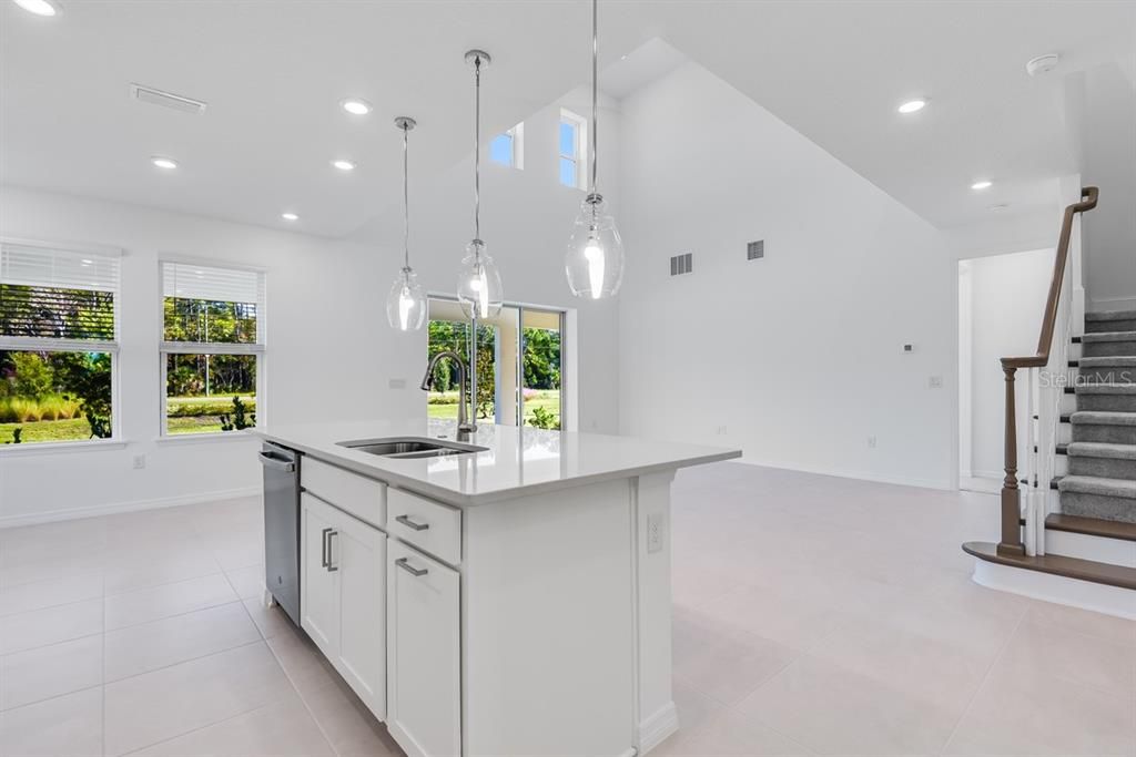 Activo con contrato: $546,019 (4 camas, 3 baños, 2600 Pies cuadrados)