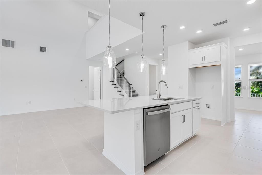 Activo con contrato: $546,019 (4 camas, 3 baños, 2600 Pies cuadrados)